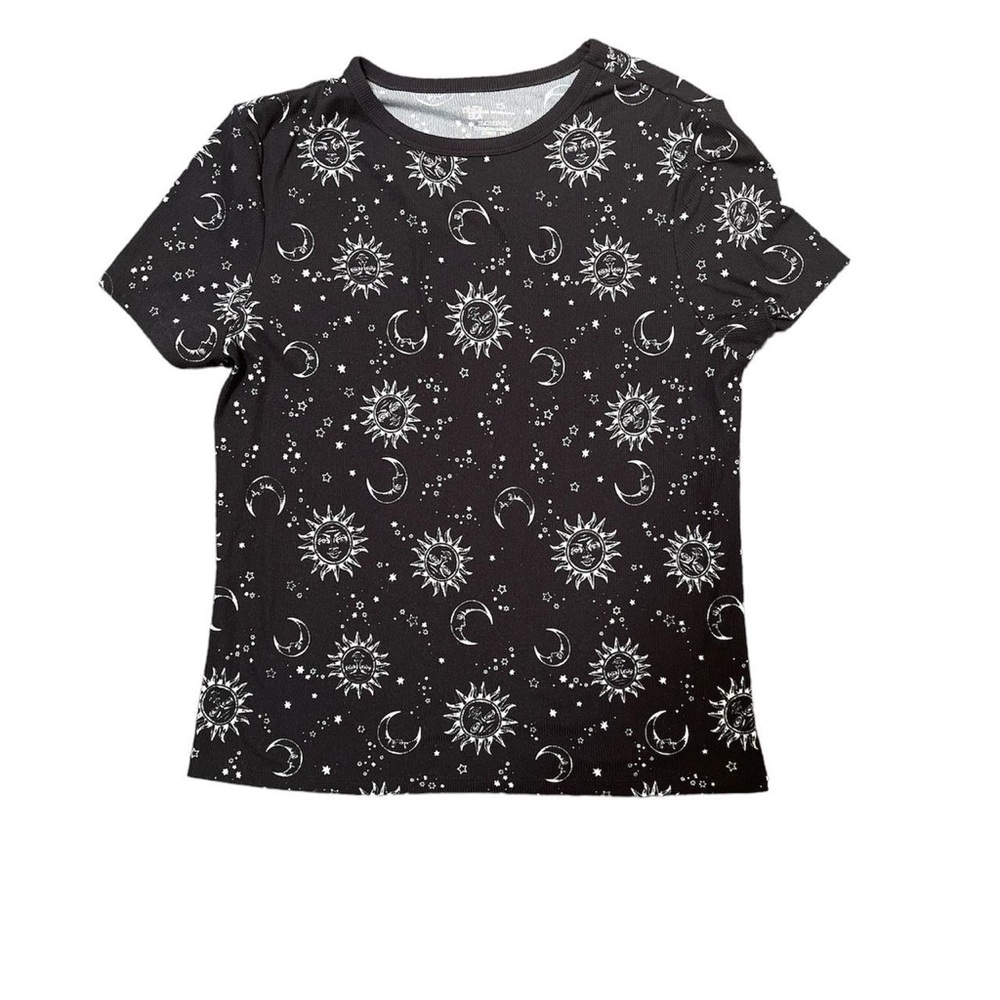 Moon and Sun tee with necklace